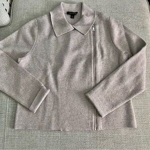 ANN TAYLOR Fitted Sweater. Asymmetrical front zip. Collar. Large. Gray.